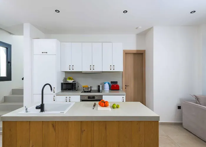 Lambis Athina Villa *