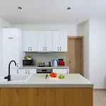 Lambis Athina Villa *