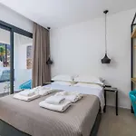Lambis Athina Villa *