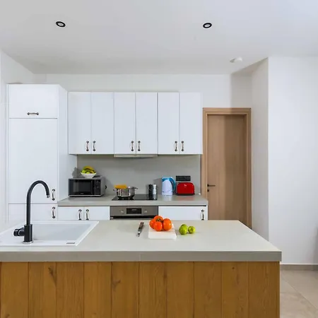 Lambis Athina Villa *