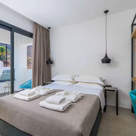 Lambis Athina Villa *